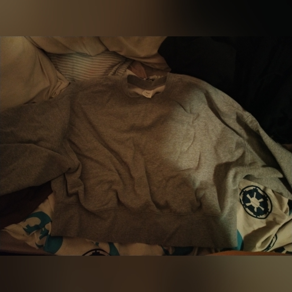 Cropped comfy women's sweatshirt